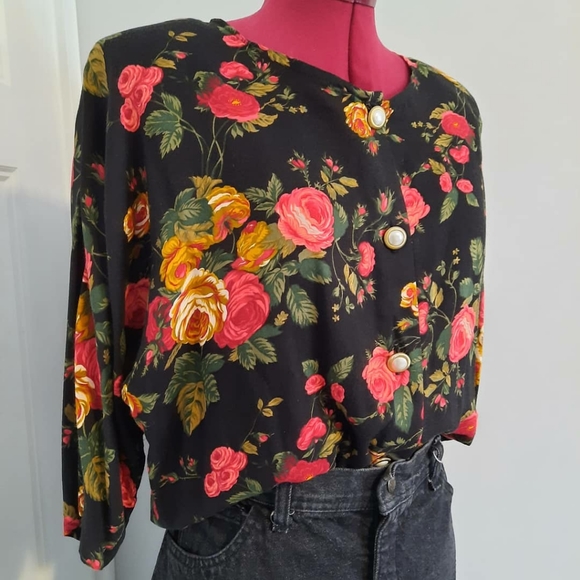 Vintage floral patterned button up blouse - Picture 2 of 5